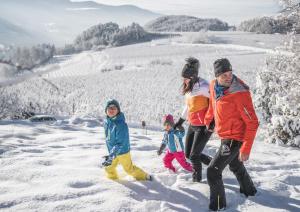 Hostia v ubytovaní BUEHLERHOF Agriturismo, Obst-&Weingut, Urlaub mit Hund, Bauernhof, Brixen