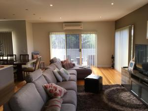 Gallery image of Grand Escape McKenzie - solar heated Pool, WiFi, Netflix, 5 bdrm, 4bthrm in Cowes