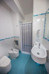 A bathroom at Petruso Resort