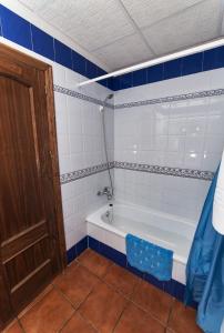 Koupelna v ubytování Apartamentos Raisa