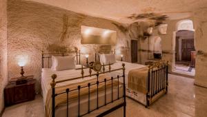 Ένα ή περισσότερα κρεβάτια σε δωμάτιο στο Hanedan Cappadocia Suites +75 φωτογραφίες