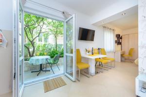 a living room with a table and chairs at Villa Ive in Mlini
