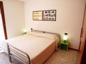 A bed or beds in a room at Alessia
