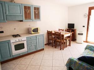 A kitchen or kitchenette at Alessia