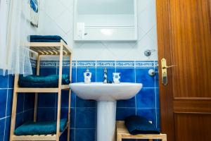 Ένα μπάνιο στο Cosy Apartment 6 places Canarian Life