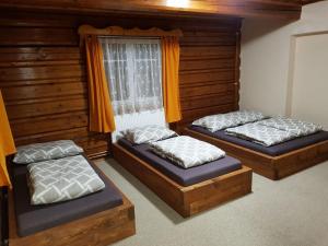 Postel nebo postele na pokoji v ubytování Apartmány U Vlka