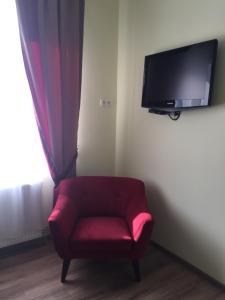 TV a/nebo společenská místnost v ubytování Hotel Karpaty