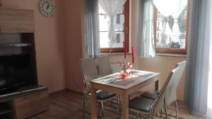 Televízia a/alebo spoločenská miestnosť v ubytovaní Apartamenty "MILENA"