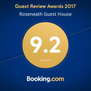 um sinal que lê quest review awards guest house em Roseneath Guest House em Inverness