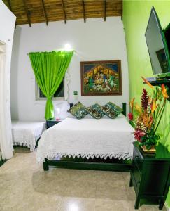 En eller flere senge i et værelse på Finca Azulinas