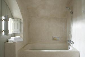 Ett badrum på Villa Fabrica Santorini