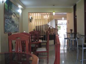 a restaurant with chairs and tables and a dining room at Retamas Hotel 2 in Cajamarca