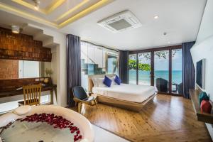 Postel nebo postele na pokoji v ubytování White Sand Samui Resort + 37 fotografií