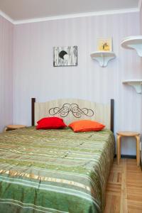 Säng eller sängar i ett rum på Alliance Apatrments on Sokolova