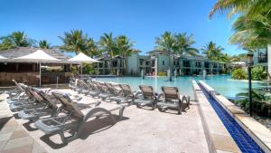 Bazén v ubytování Luxury Apartments at Temple Resort and Spa Port Douglas nebo v jeho okolí