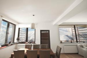 Гостиная зона в Chalet Marina Gudauri +24 фотографии