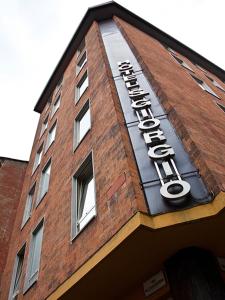 a sign on the side of a brick building at Hotel San Giorgio in Bologna