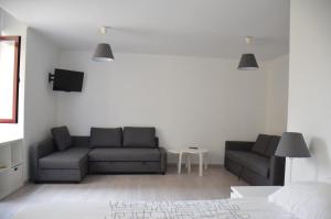 a living room with a couch and a table at Alameda Guest House RC in Espinho