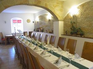 a long table in a room with chairs and glasses at Pension Schrägers in Königstein an der Elbe