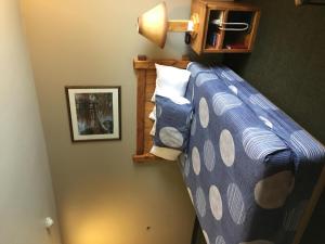 Boulder Creek Inn客房内的一张或多张床位