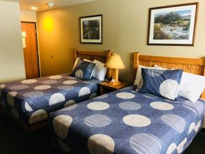 Boulder Creek Inn客房内的一张或多张床位