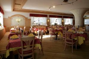 Reštaurácia alebo iné gastronomické zariadenie v ubytovaní Hotel Al Polo + 37 fotografií