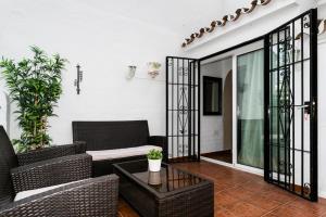 A seating area at weforyou near the beach TWO bedrooms in Pueblo Evita