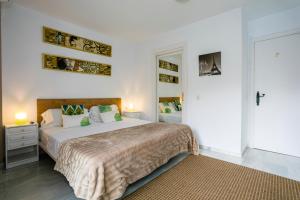 A bed or beds in a room at weforyou near the beach TWO bedrooms in Pueblo Evita Még 29 kép