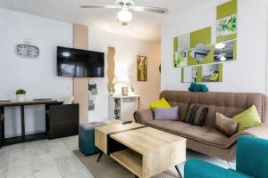 A seating area at weforyou near the beach TWO bedrooms in Pueblo Evita