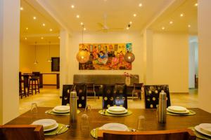 A restaurant or other place to eat at Sath Villa Naadi Ayurveda Resort