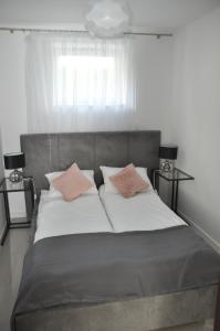 Ένα ή περισσότερα κρεβάτια σε δωμάτιο στο Apartament Wilenska