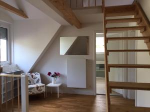 Fotografie z fotogalerie ubytování Schöne Altbauwohnung mit großer Dachterrasse für bis zu 8 Personen v destinaci Lörrach