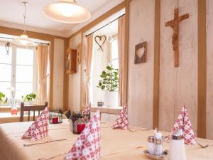 Restoran või mõni muu söögikoht majutusasutuses Gasthof Sillianer Wirt