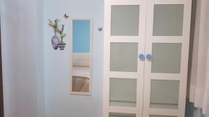 a white door with a mirror in a room at Apartamento Nerja Beach in Nerja