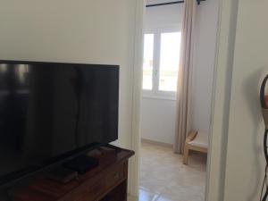 TV a/nebo společenská místnost v ubytování Cozy vacation apartment in Los Gigantes