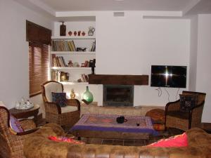 a living room with a couch and a fireplace at El Sueño de Lucrecia in Villarrubia de Santiago