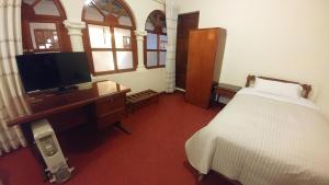 TV a/nebo společenská místnost v ubytování Hostal El Peregrino