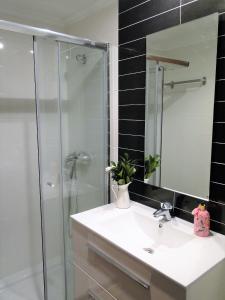 Koupelna v ubytování Apartamento Fonte de Ons + 22 fotografií