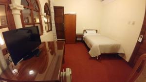 TV a/nebo společenská místnost v ubytování Hostal El Peregrino
