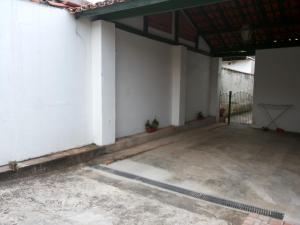 a large room with white walls and a concrete floor at Romas House Hospedagem Itu in Itu