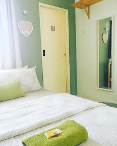 Postel nebo postele na pokoji v ubytování D'Houzz