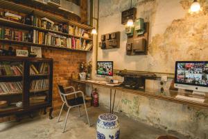 a room with a desk with a computer on it at Chinatown Hostel by Mingle - Rooftop Private Jacuzzi with Bar in Kuala Lumpur