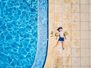Swimming pool sa o malapit sa BIG4 Breeze Holiday Parks - Busselton