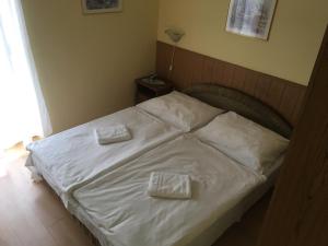 Postel nebo postele na pokoji v ubytování Muskátli Panzió