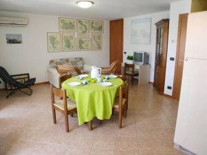 A kitchen or kitchenette at Alessia