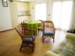 A kitchen or kitchenette at Alessia Még 20 kép