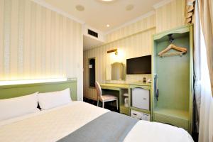 Säng eller sängar i ett rum på Hotel Paco Obihiro Ekimae