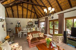 A seating area at Milkwood Country Cottage