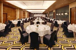 Hotel Ciputra Cibubur managed by Swiss-Belhotel International餐厅或其他用餐的地方