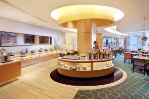 Hotel Ciputra Cibubur managed by Swiss-Belhotel International餐厅或其他用餐的地方